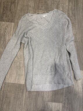 GAP Light Gray Ribbed V-Neck Sweater